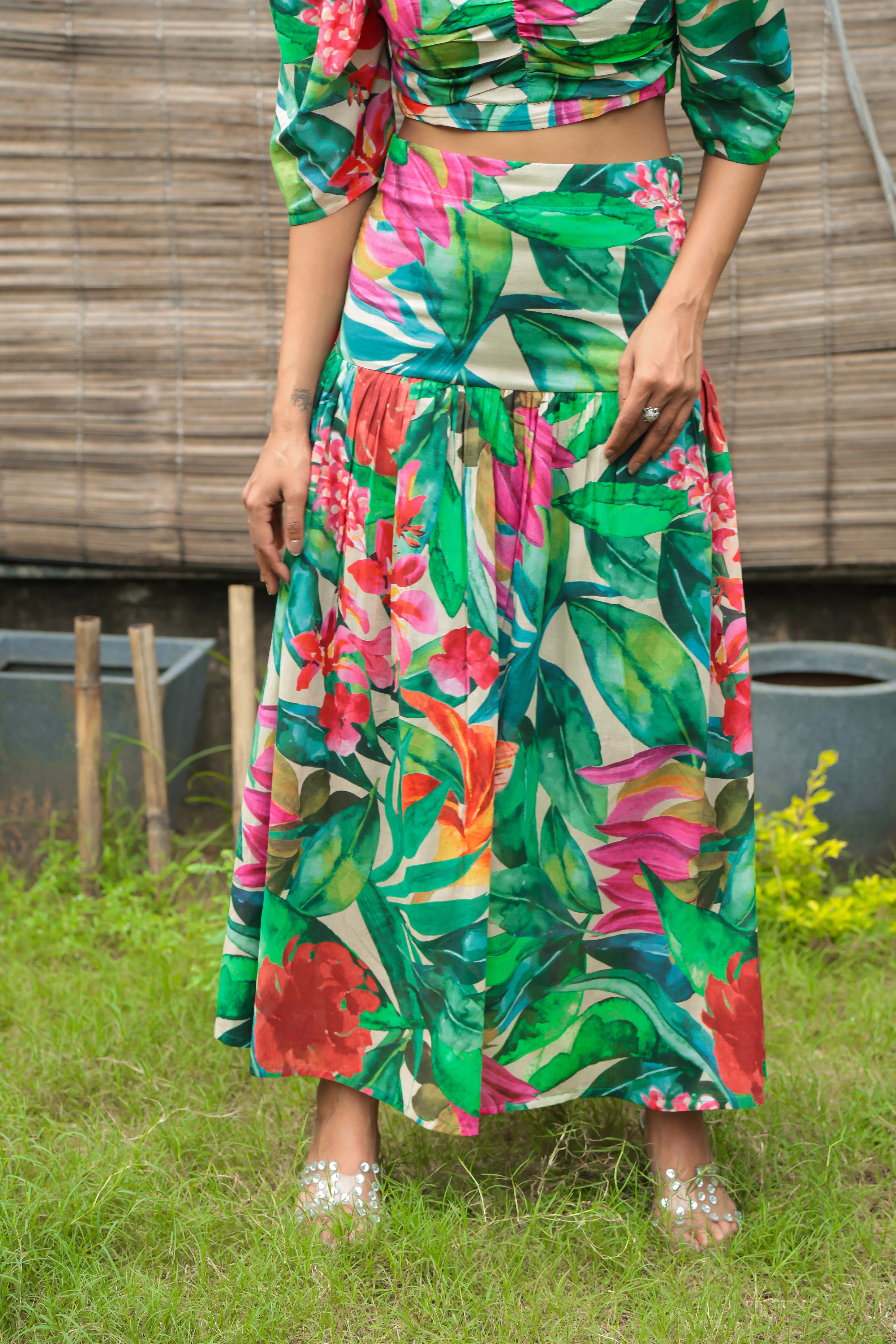 Bottom wear look of Leaves & Floral crop top